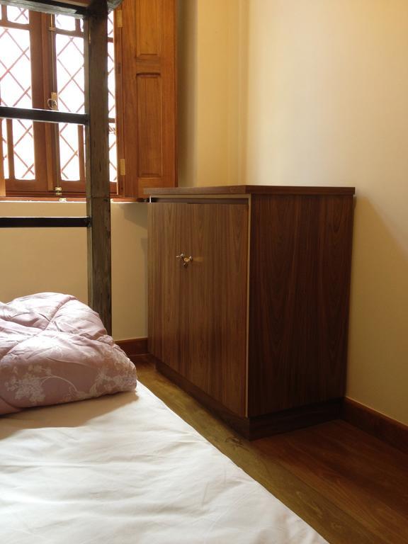 Cama em Dormitório Misto com 2 Camas e Casa de Banho Partilhada